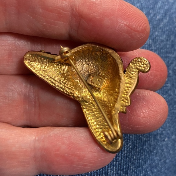 Signed LS Gold tone Hat Brooch Pave Purple Rhinestones With Feather - Picture 5 of 5